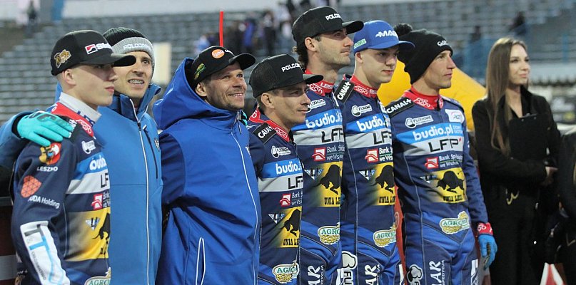 Frekwencja na Stadionie im. A. Smoczyka dopisała, wynik też się zgadza (zdjęcia)