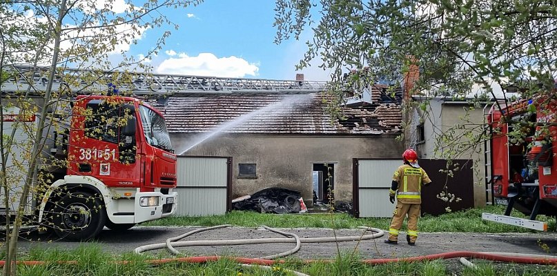 Pożar w Lipnie. Na miejscu działa 7 jednostek straży pożarnej (zdjęcia, film)