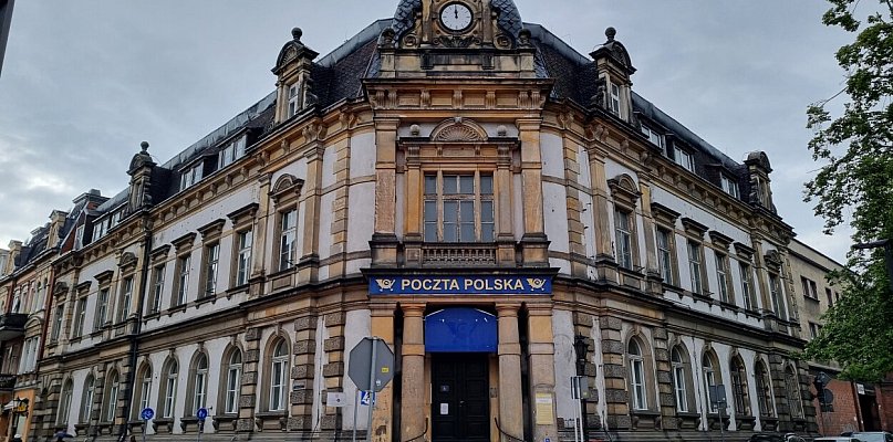 Pożegnali się z Pocztą Polską przy ulicy Słowiańskiej w Lesznie (zdjęcia)