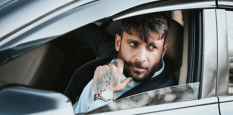 45-latek raczej straci swoje luksusowe auto. Sam się o to postarał