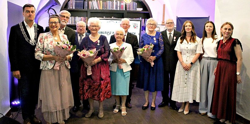 Przeżyli razem 50 i 60 lat. Są pięknym świadectwem jak iść przez życie (zdjęcia)