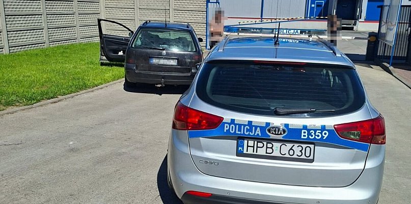 Jechał za szybko, uciekał przed policją. Chciał się zamienić miejscami z pasażerem