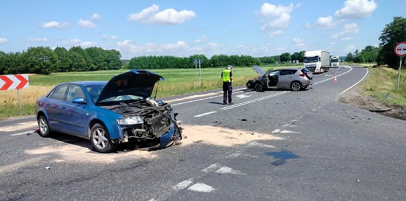 Zderzenie w okolicach Brenna. Kierowcy zabrani do szpitala (zdjęcia)