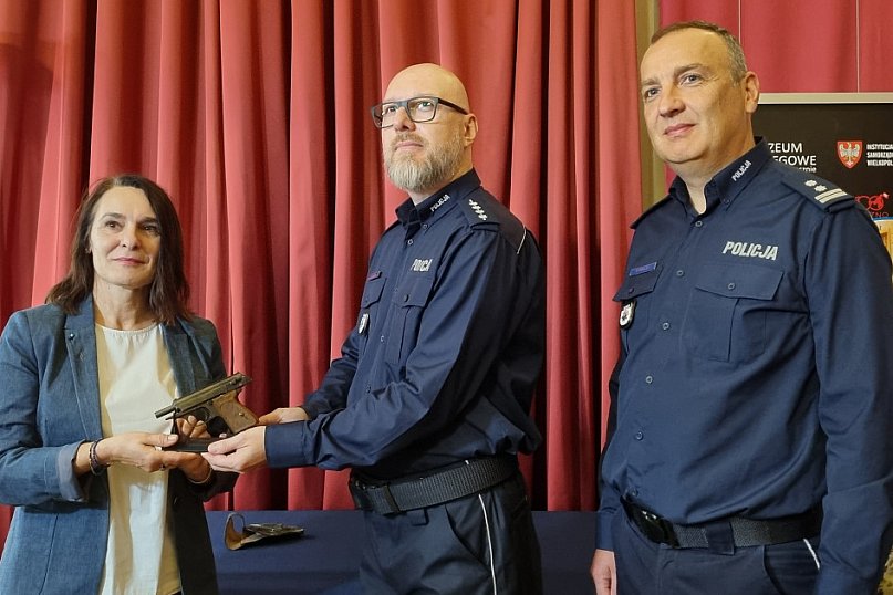 Pistolet Walther PPK w Muzeum Okręgowym w Lesznie