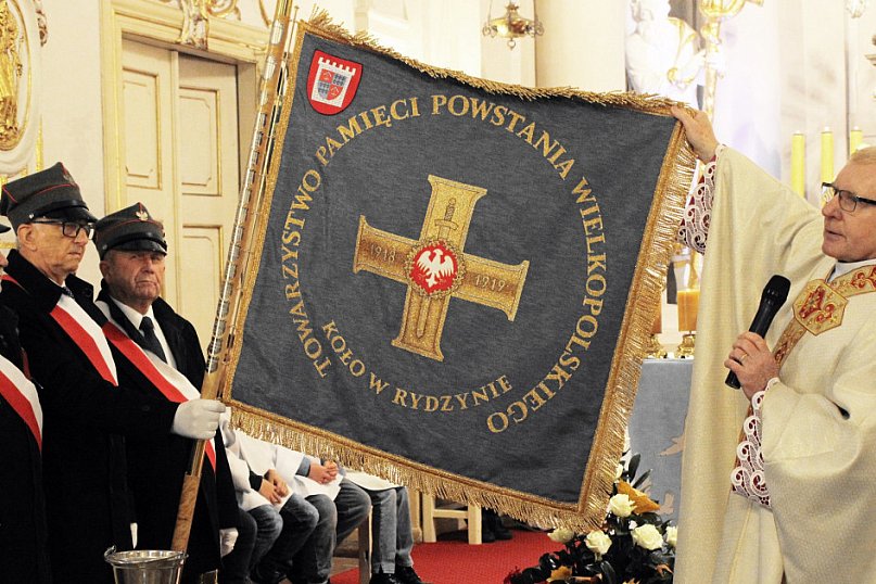 Sztandar dla koła powstańczego w Rydzynie