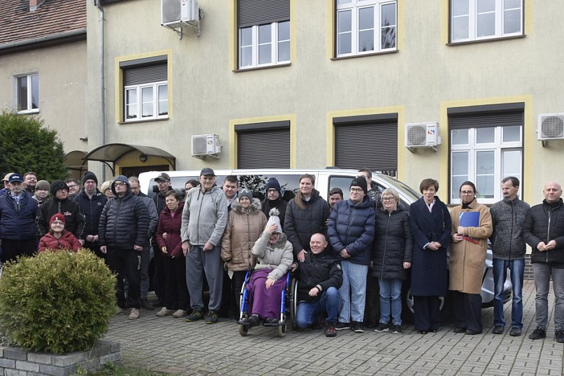 Nowy bus dla ŚDS w Kąkolewie