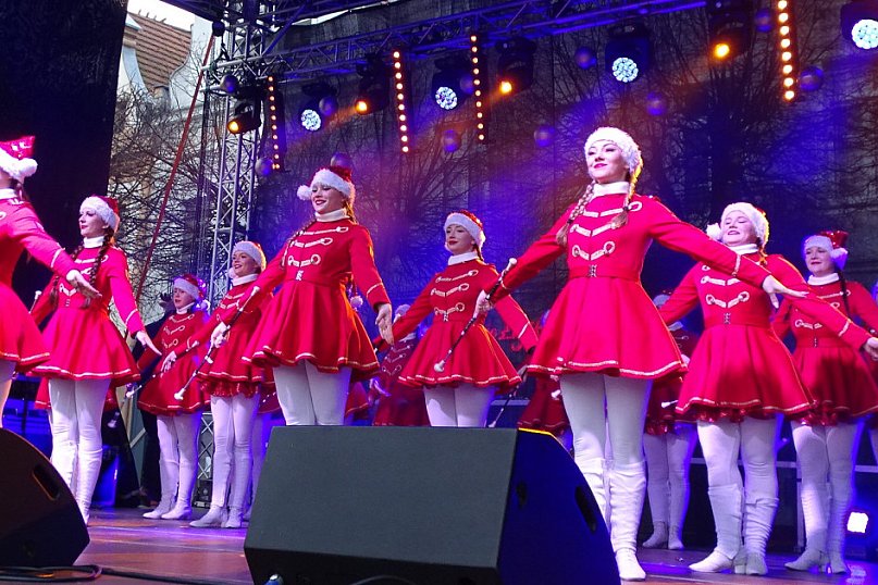 Mikołajki i Jarmark na Rynku w Lesznie