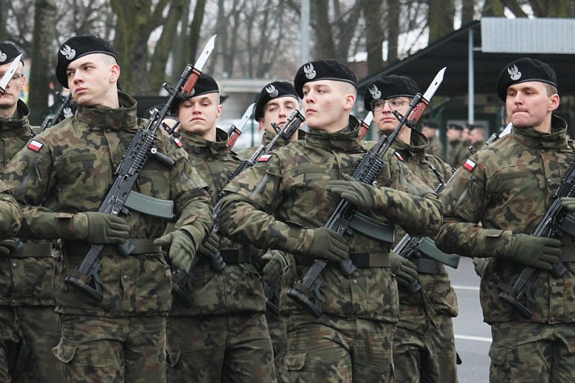 Przysięga żołnierzy dobrowolnej służby w Lesznie