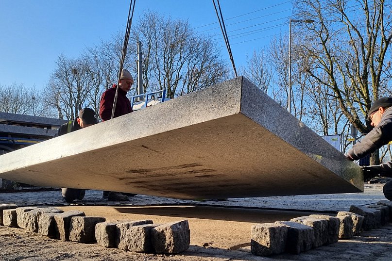 Stawianie Pomnika 55. Pułku Piechoty przed ZST