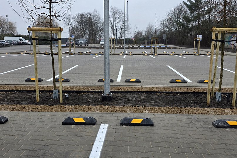 Nowy parking przy Kustronia w Lesznie