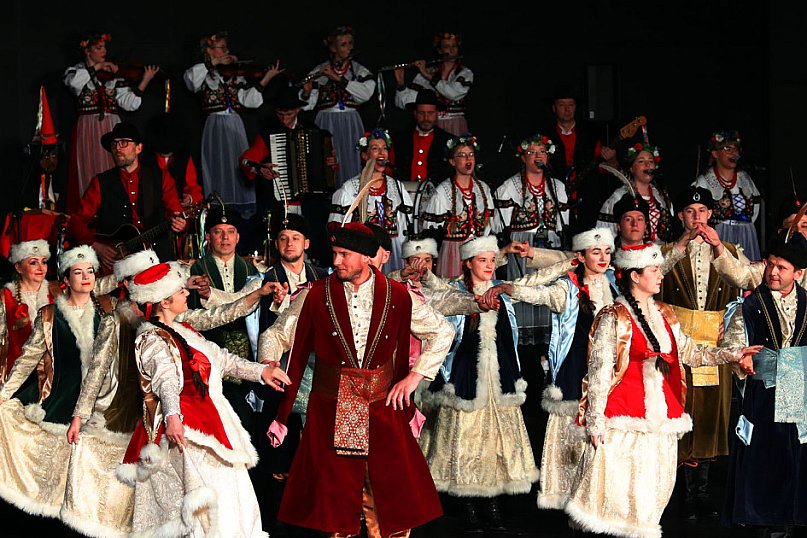 Kolędy na ludowo z tańcem