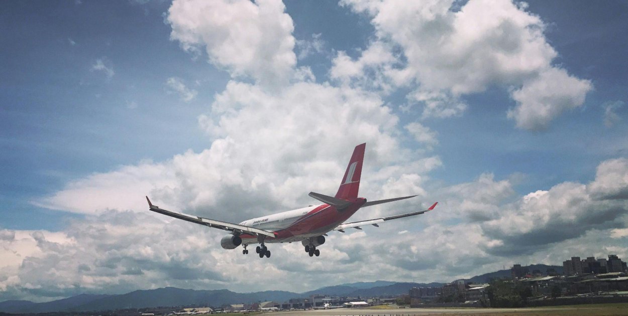 Park & Sleep – jak zaplanować podróż z noclegiem + parkingiem przy lotnisku