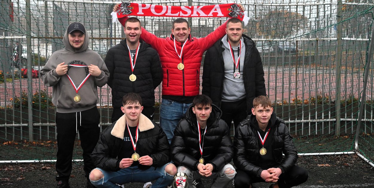 Piłkarze zagrali dla Niepodległej (zdjęcia)