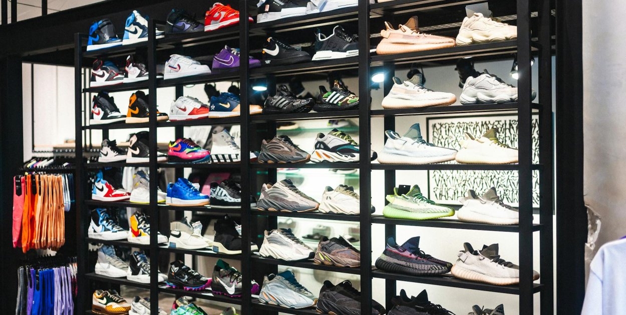 Jak zatowarować sklep obuwniczy przed sezonem wiosennym - praktyczny przewodnik