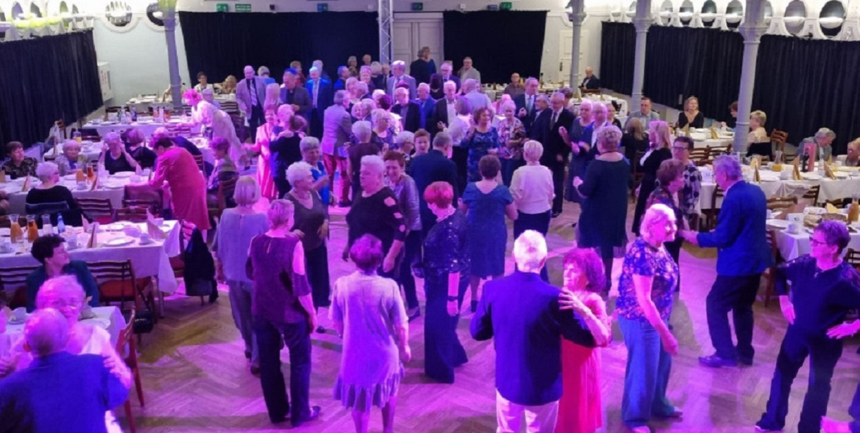 Miasto organizuje zabawę i zaprasza na nią seniorów