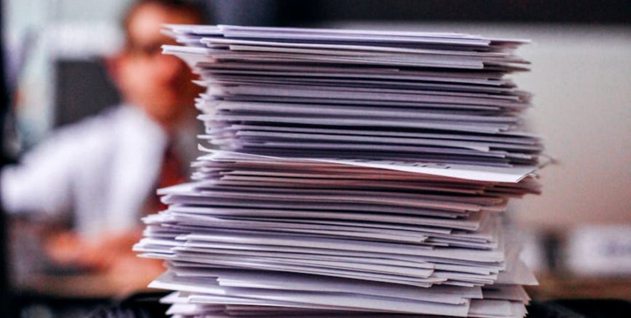 Jak obcokrajowcy mogą wnioskować o kartę pobytu w Lesznie?