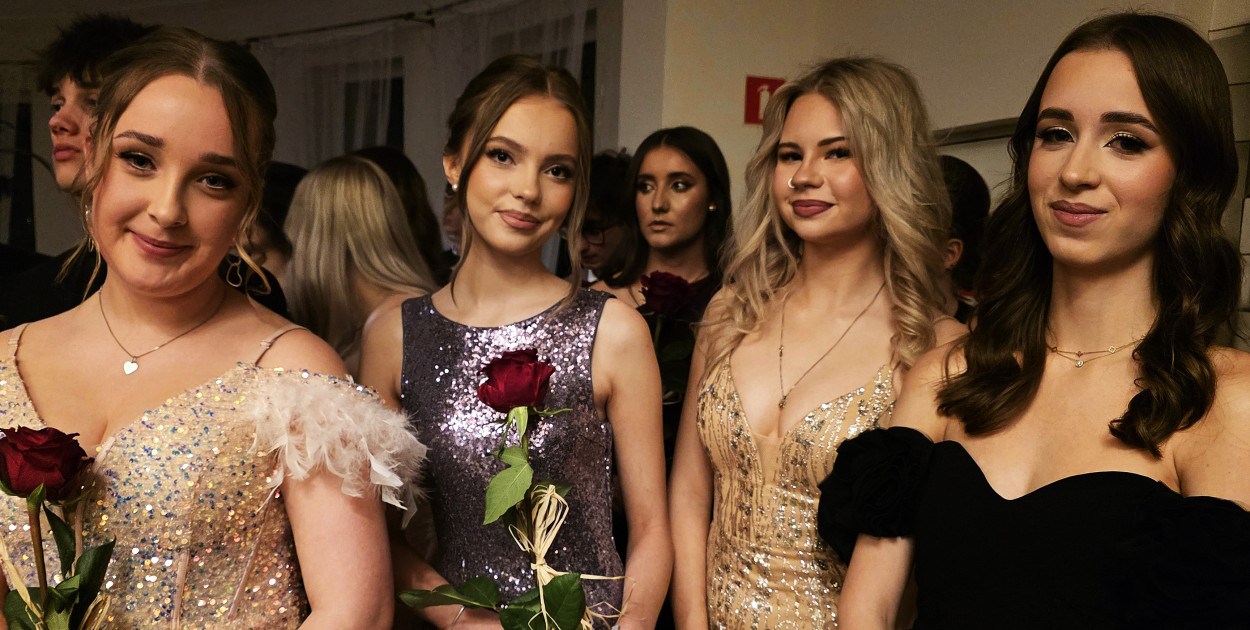 Studniówka III LO w Lesznie. 240 maturzystów na parkiecie (film, wkrótce zdjęcia)