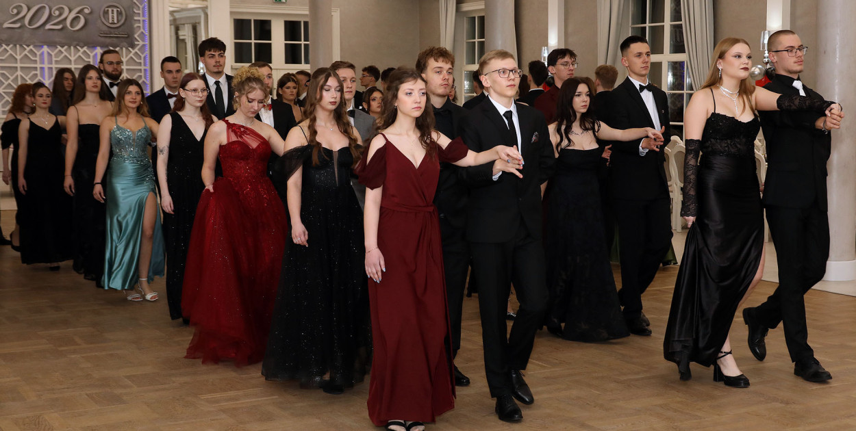 Studniówka ZSE-T w Lesznie. Do matury zostało 88 dni (zdjęcia, film)