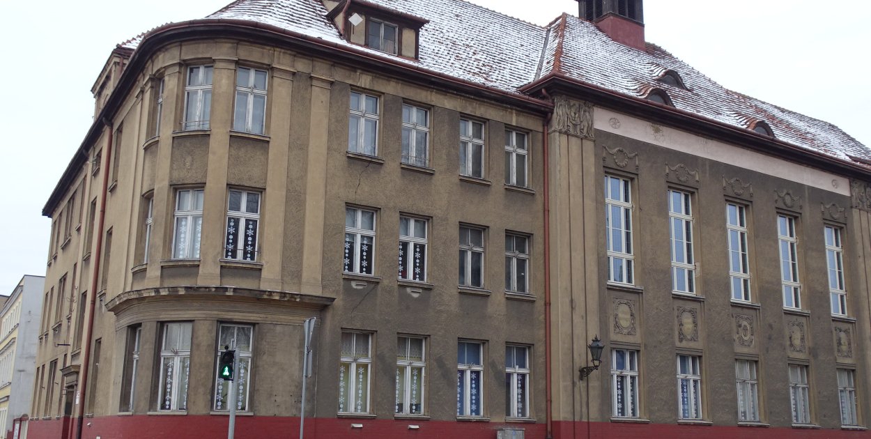 Kolejna odsłona batalii o utrzymanie SP nr 1 w Lesznie. Sprawa wraca...