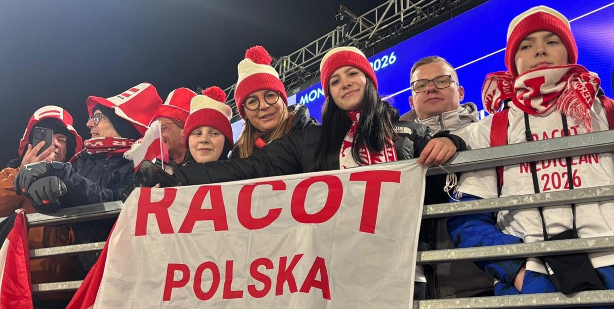 Kibice z Racotu kibicowali skoczkom. Polacy zdobyli srebrny medal! (zdjęcia)