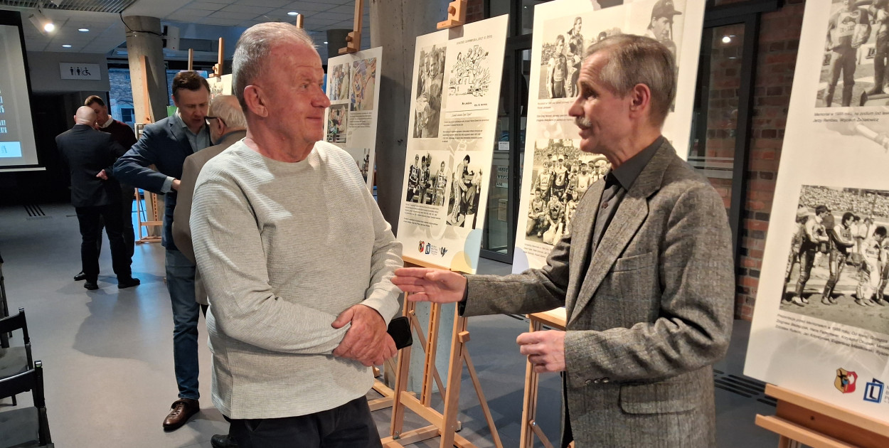 Memoriałowa wystawa w Miejskiej Bibliotece Publicznej w Lesznie (zdjęcia)