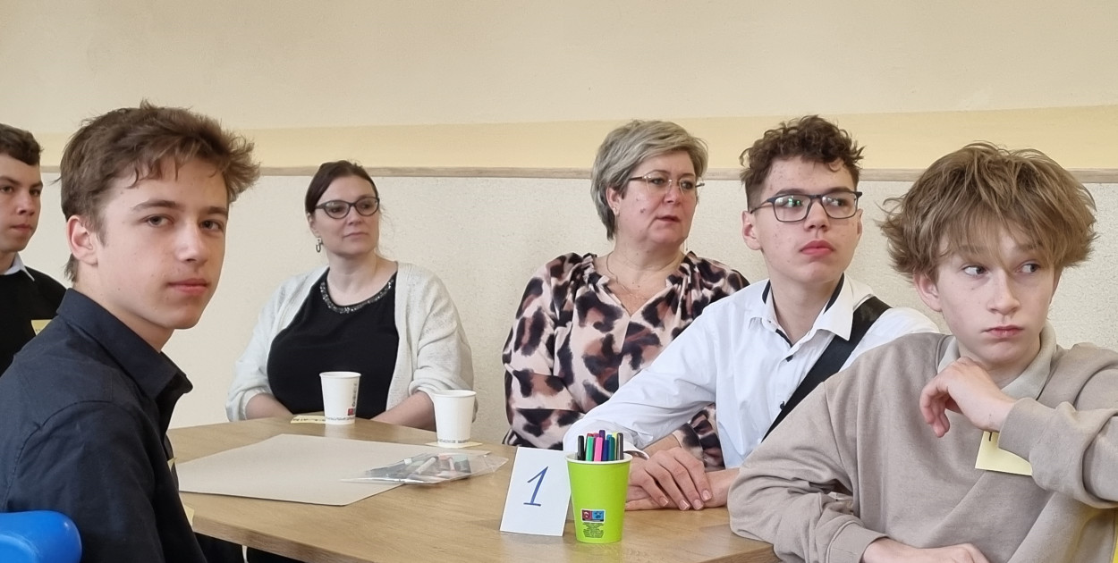 Młodzież i dorośli rozmawiali o bezpieczeństwie tych pierwszych (zdjęcia)