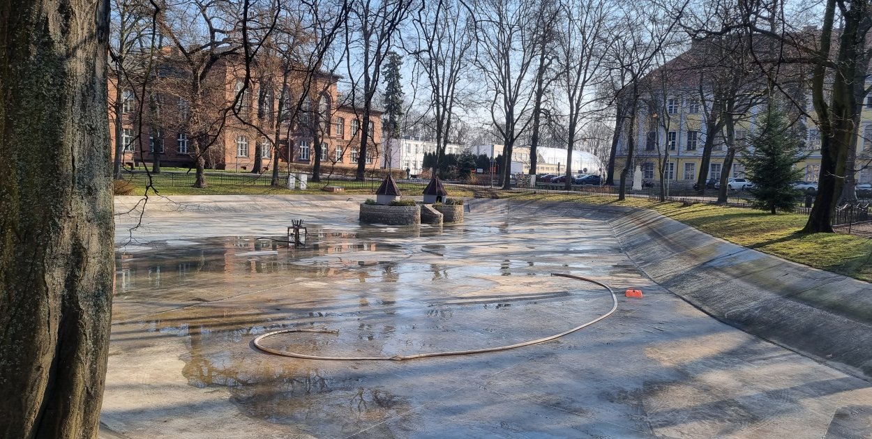 Woda przy pl. Kościuszki wypompowana i co dalej? (film)