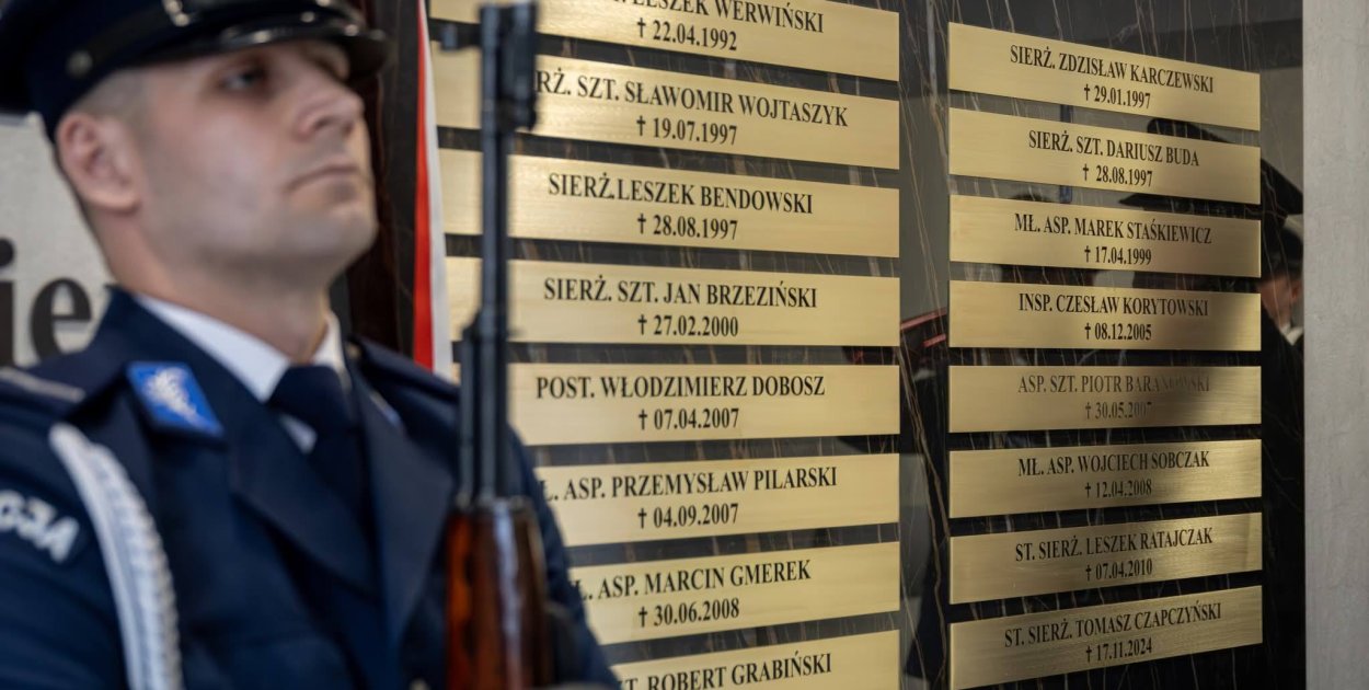Zginęli na służbie. Upamiętnia ich tablica w komendzie wojewódzkiej (zdjęcia)