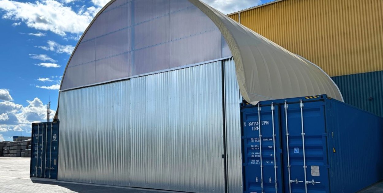 Hale namiotowe na placu budowy – zastosowanie, zalety i realne oszczędności