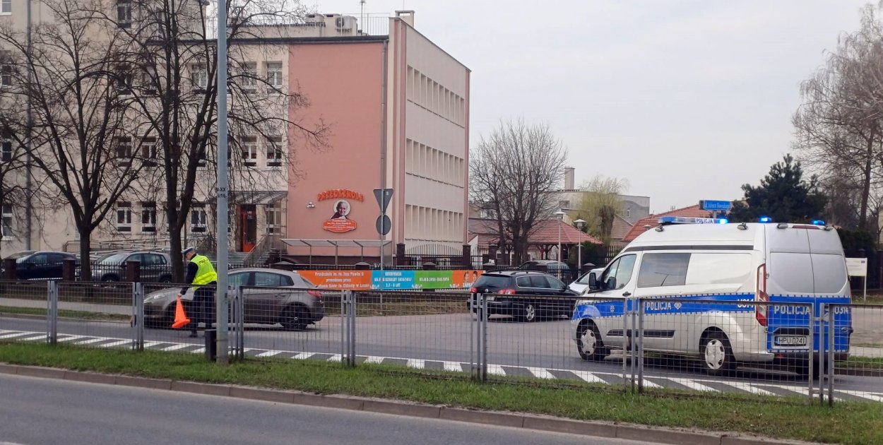 Samochód potrącił hulajnogę. 57-latek trafił do szpitala (zdjęcia)