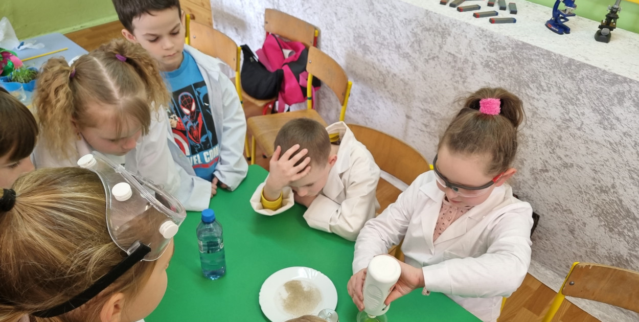 Festiwal eksperymentów w PM nr 8 z udziałem młodych naukowców (zdjęcia, film)