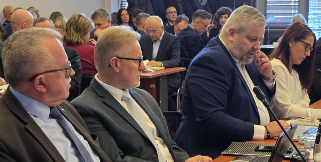 Radny PiS kontra prezydent Leszna. O co poszło? O pieniądze