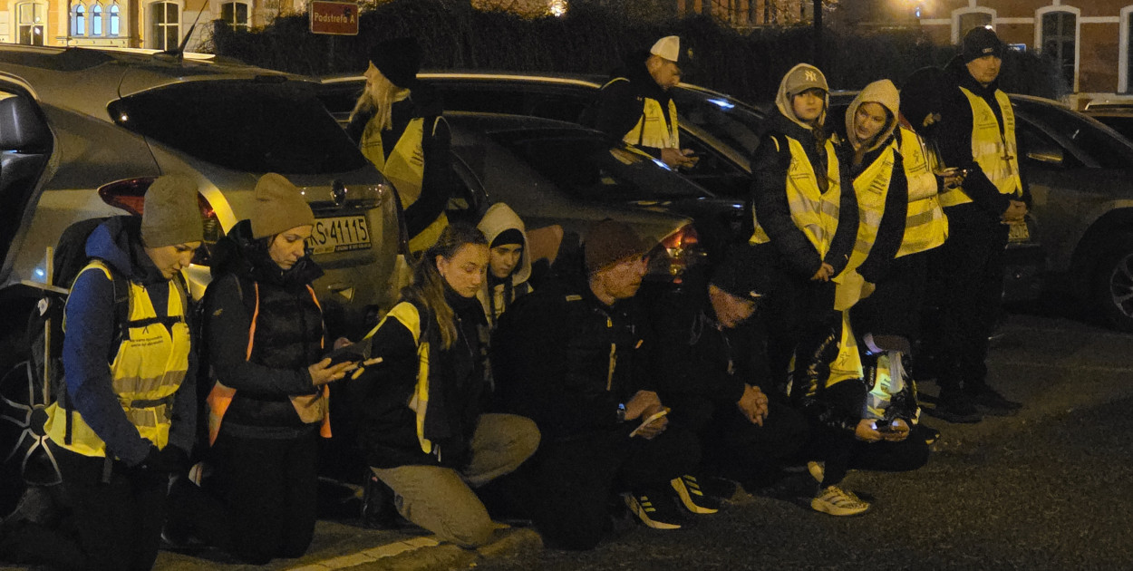 Około 250 osób wyruszyło z Leszna w EDK (zdjęcia, film)