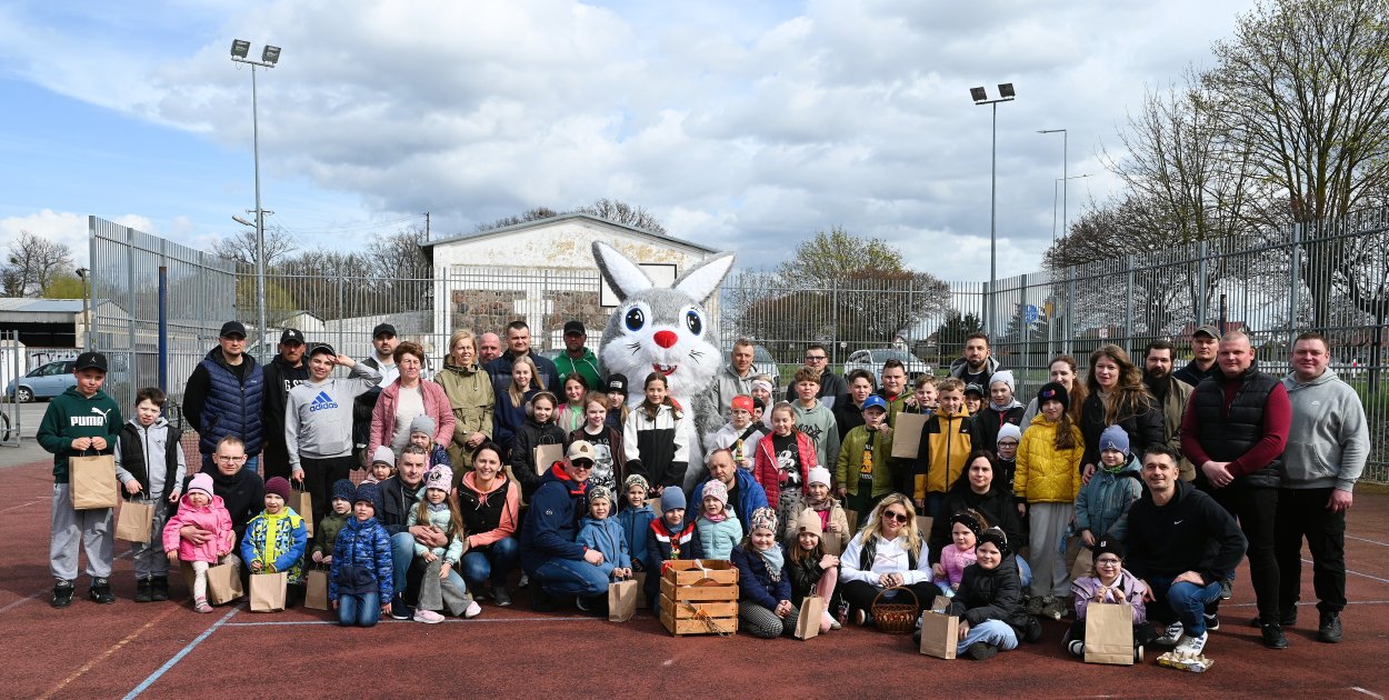 Kilkadziesiąt osób szukało zajączków w Garzynie (zdjęcia)