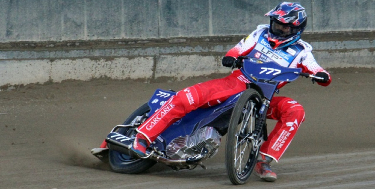 Pawlicki na podium, płonący motocykl Zengoty!