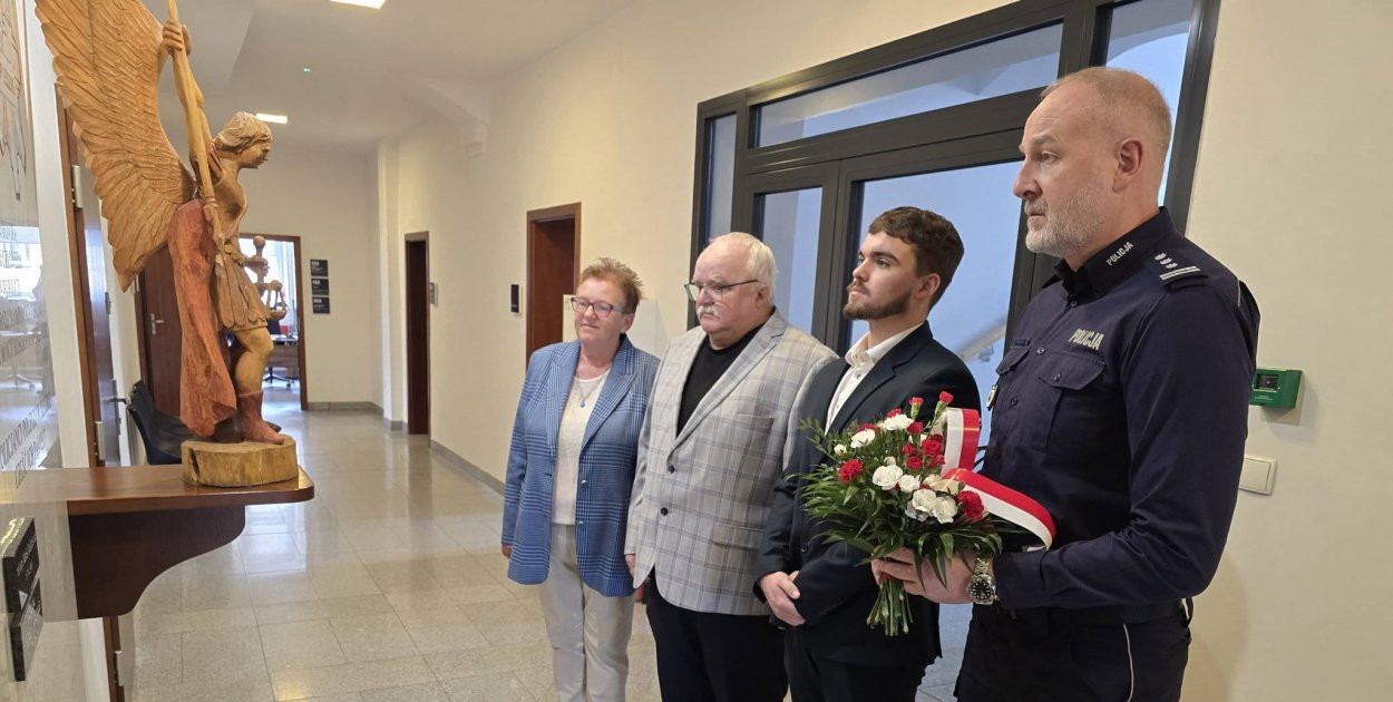 Pamiętali o rocznicy śmierci policjanta. Był dzielnicowym w Lipnie (zdjęcia)