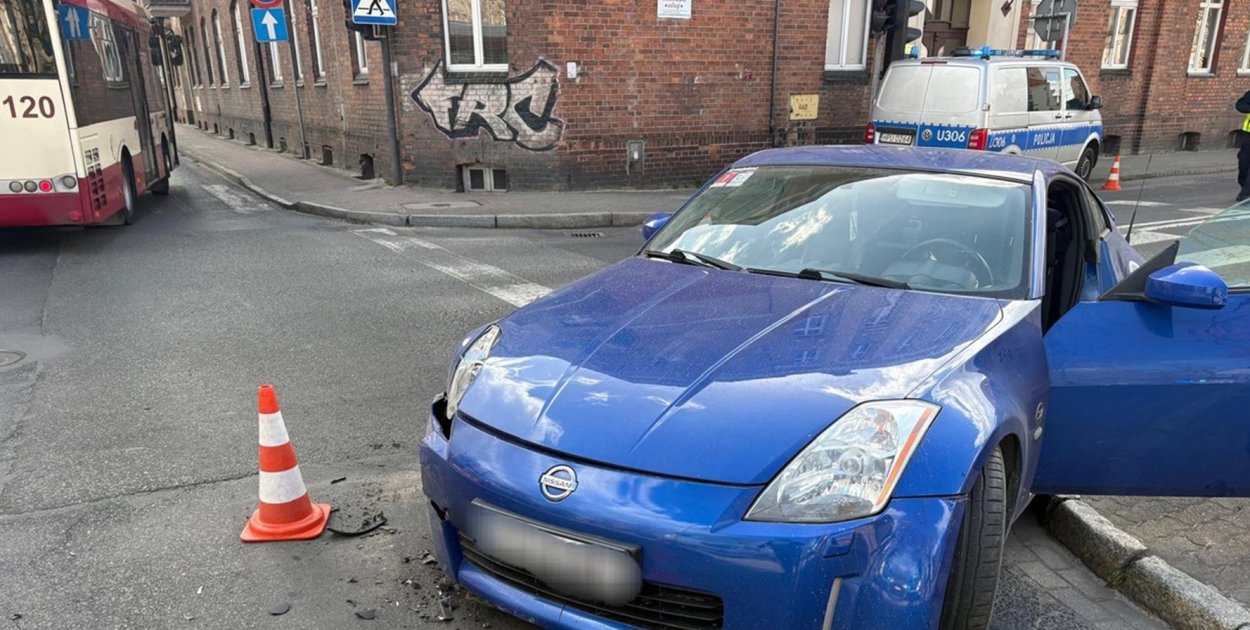 33-latek z Leszna uciekał przed policją i staranował radiowóz