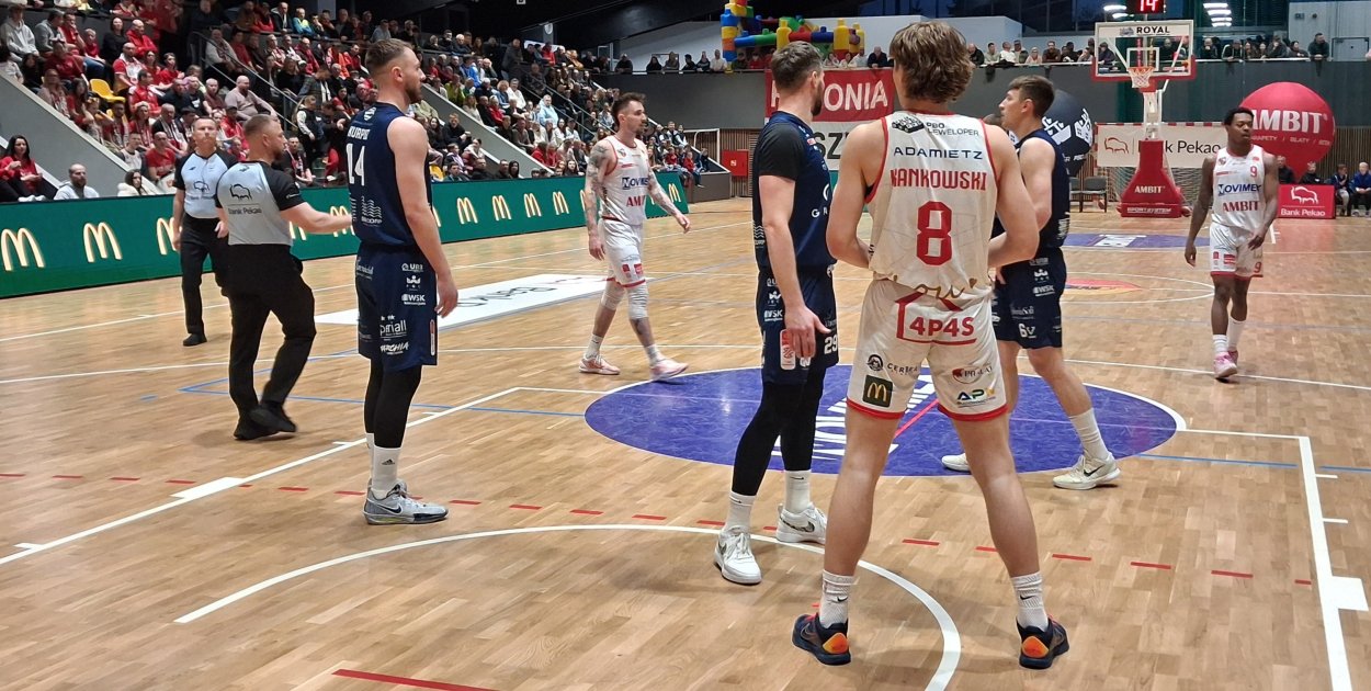 Co za mecz koszykarzy w Trapezie. Emocje do ostatniej sekundy! (zdjęcia)