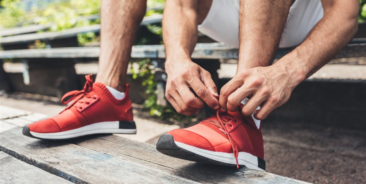 Postaw na dynamikę! Zobacz, jakie buty sportowe męskie zdominowały obecne trendy?